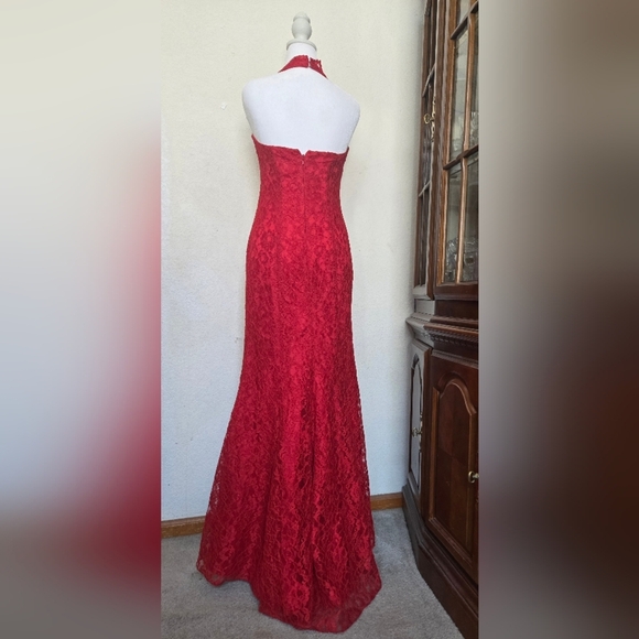 ZUM ZUM, NWT,Elegant Maxi Dress Red Lace Halter Dress. Size 4 - Picture 10 of 11